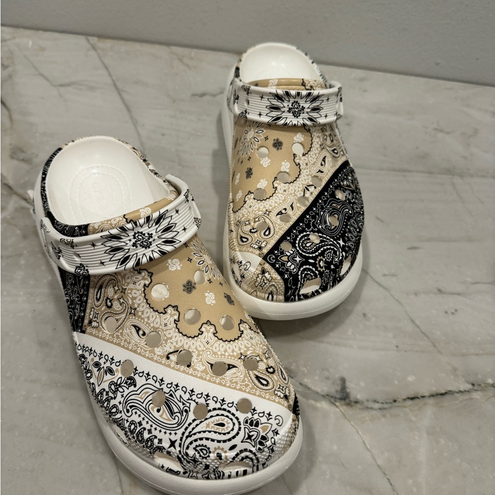 Crocs Classic Crush Bandana white parsley Print women’s 11 new clogs - Picture 11 of 11